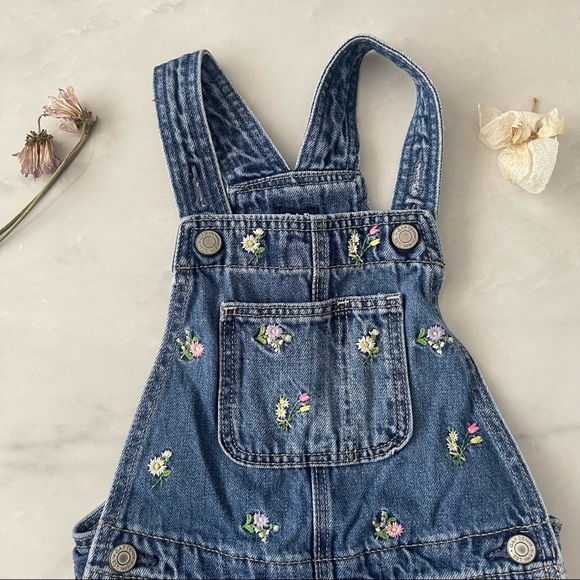 Baby gap shortalls overalls with floral embroidery size 3T - Picture 2 of 5